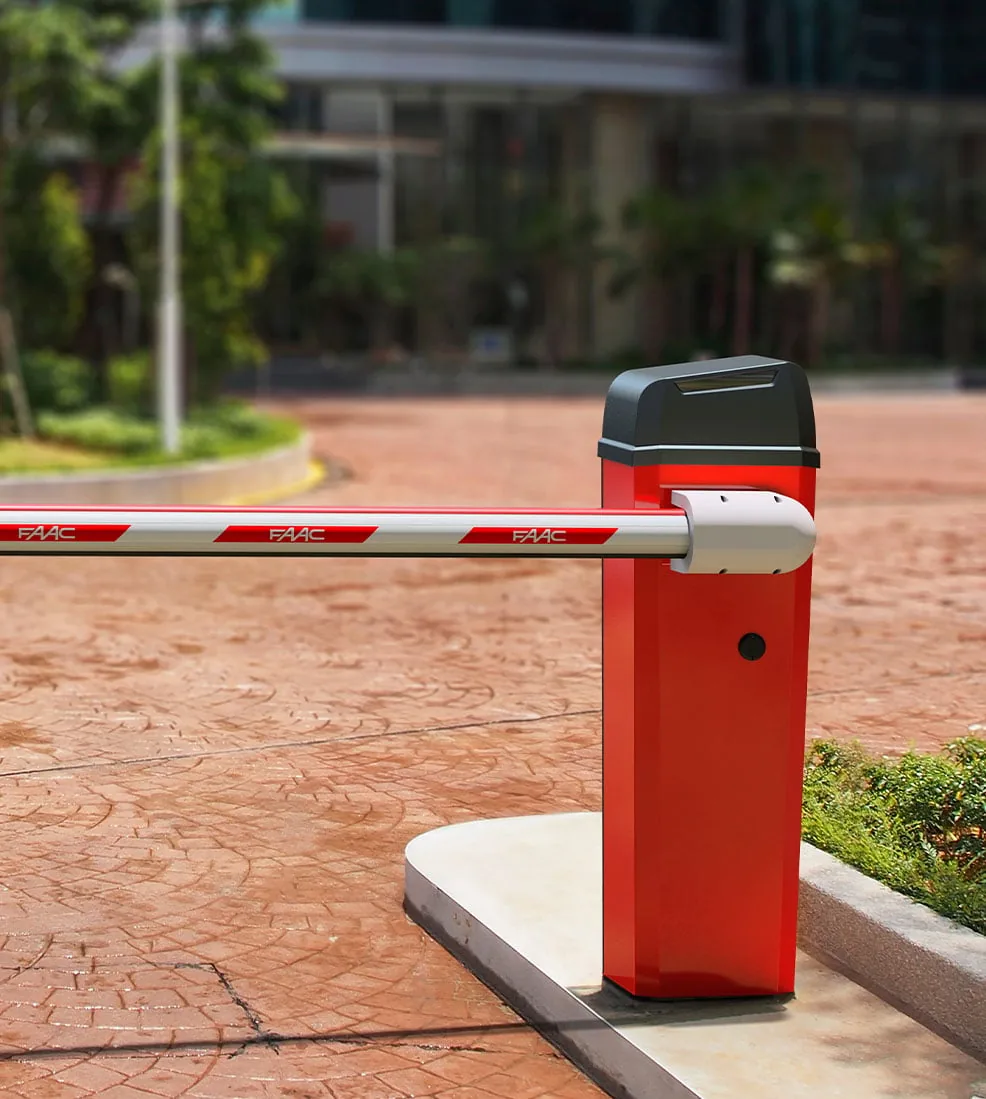 Barrière levante automatique FAAC pour le contrôle d’un accès